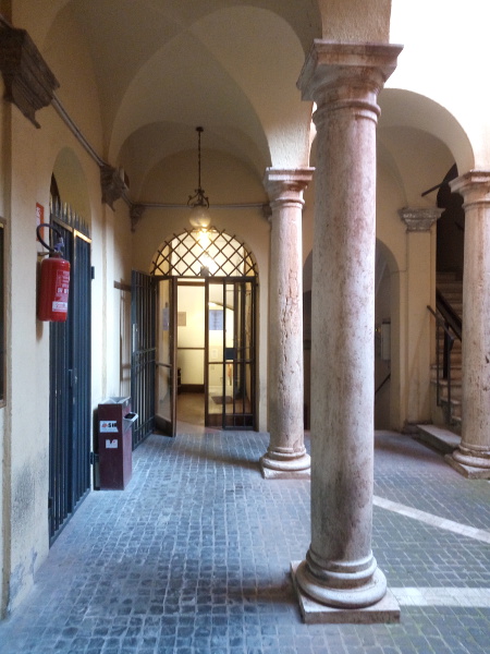 Biblioteca di Antropologia e Pedagogia Emeroteca della Biblioteca Umanistica Ingresso